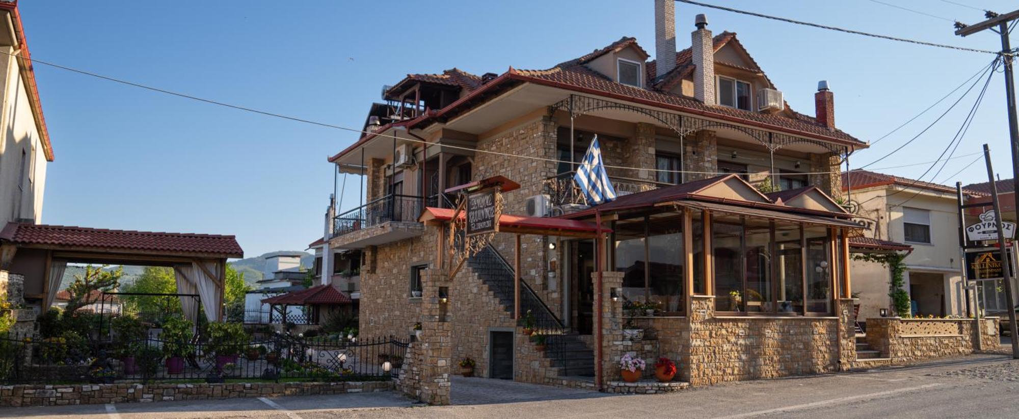 Kallinikos Guesthouse Káto Loutrákion Exterior foto